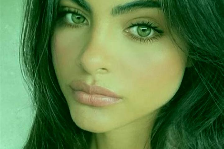 Piper, 28, a brunette green-eyed latina companion based in Daneti. Offering Dinner Date, Erotic Massage, Fetish, Striptease, Couples. Available for incall an...