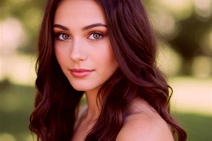 Piper, 28, a dark blonde hazel-eyed caucasian companion based in Tekung. Offering Duos, A-Level, CIM. Available for incall and outcall, day and evening dates.