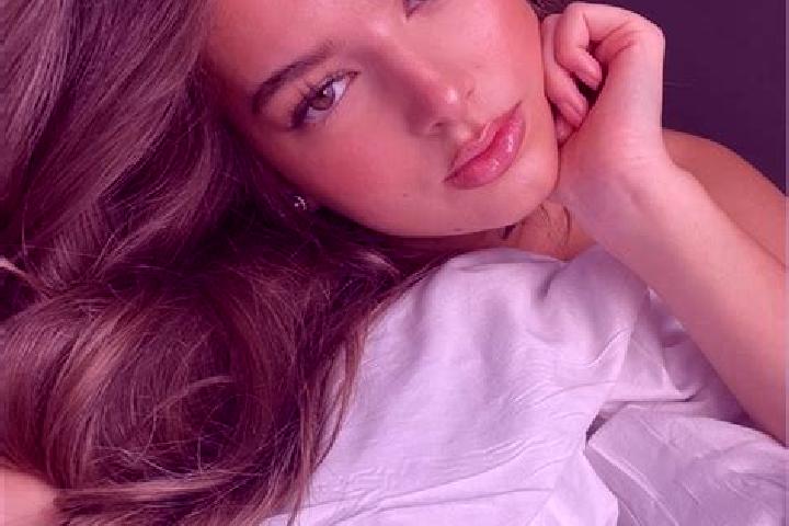 Piper, 30, a brunette hazel-eyed slavic companion based in Chimban. Offering Fetish, Roleplay, Overnight. Available for incall and outcall, overnight booking...