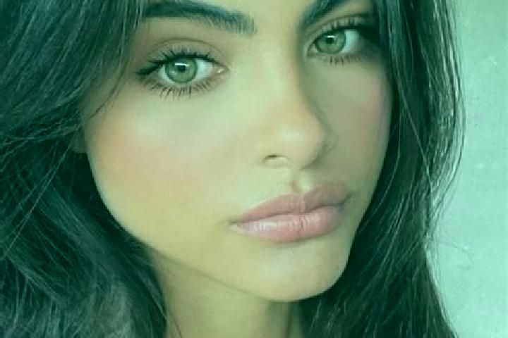Piper, 30, a dark blonde hazel-eyed middle eastern companion based in Kreuzokoue. Offering Striptease. Available for incall and outcall, day and evening dates.