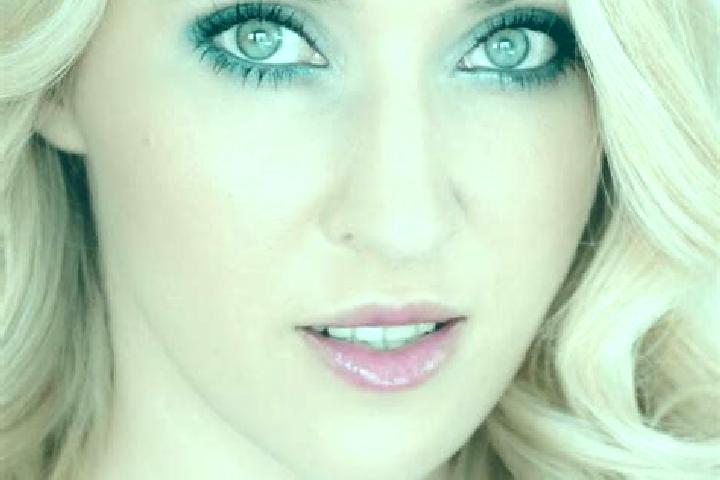 Piper, 32, a blonde green-eyed indian companion based in Las Minas. Offering Party Girl, GFE, Striptease, BDSM, Domination. Available for incall and outcall,...