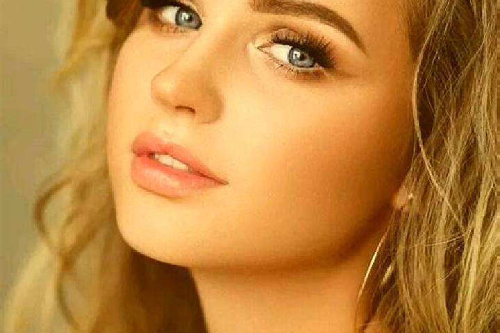 Piper, 32, a dark blonde blue-eyed middle eastern companion based in Loviguie I. Offering Duos, Tantra, Dinner Date, Striptease, OWO. Available for incall an...