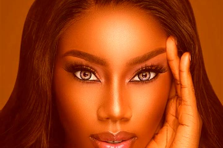 Piper, 33, a red blue-eyed ebony companion based in Olius. Offering Duos, Domination. Available for incall and outcall, overnight bookings available.