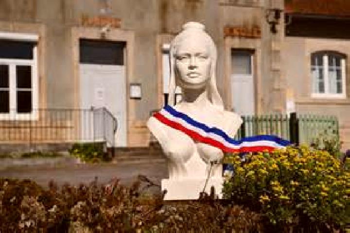 Piper, 33 — Escort in La Puye, France