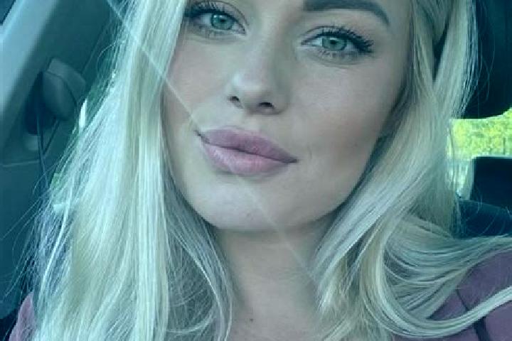 Piper, 38, a blonde hazel-eyed ebony companion based in Puerto Williams. Offering Tantra, OWO, Duos. Available for incall and outcall, day and evening dates.