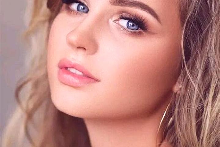 Piper, 38, a dark blonde blue-eyed mediterranean companion based in Geneva. Offering Erotic Massage, Overnight, Duos, Striptease. Available for incall and ou...