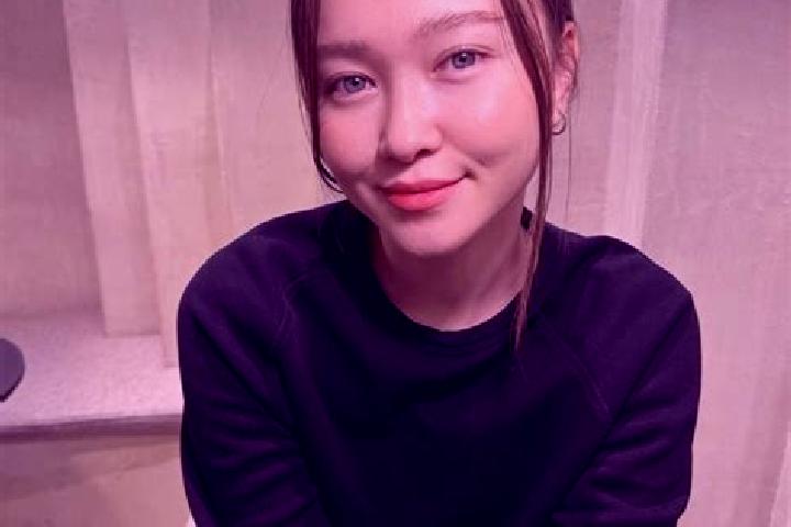 Piper, 38, a red blue-eyed asian companion based in Usseglio. Offering GFE, Tantra, Dinner Date. Available for incall and outcall, day and evening dates.