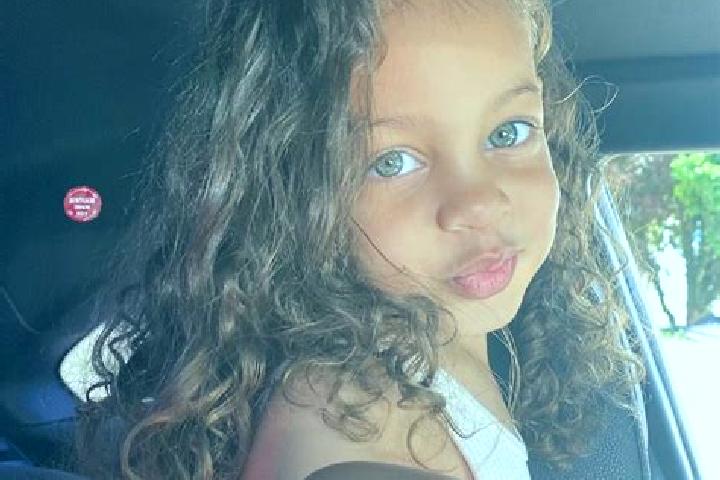 Piper, 39, a auburn blue-eyed mixed companion based in Saint-Charles-de-Bourget. Offering Fetish, Overnight, CIM, Couples. Available for incall and outcall, ...