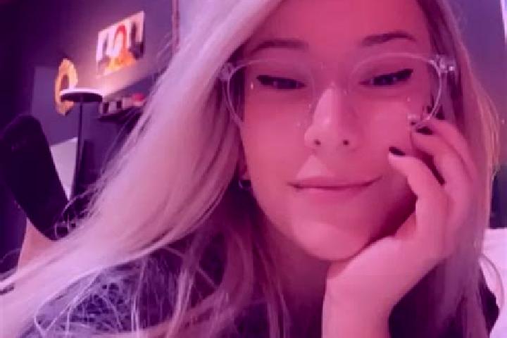 Piper, 39, a blonde grey-eyed latina companion based in Jehnice. Offering Couples, Erotic Massage, CIM. Available for incall and outcall, day and evening dates.