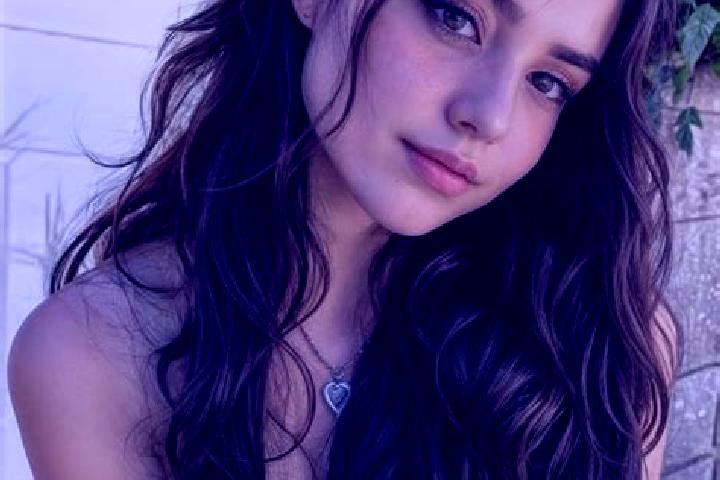 Quinn, 20, a brunette hazel-eyed latina companion based in Valbone. Offering Roleplay, Party Girl, Overnight. Available for incall and outcall, overnight boo...