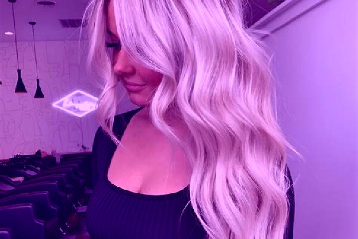 Quinn, 20, a platinum blonde grey-eyed mixed companion based in Lacnov. Offering OWO, Tantra, Fetish. Available for incall and outcall, day and evening dates.