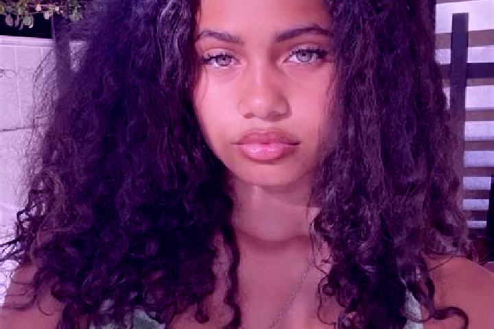 Quinn, 20, a red green-eyed mixed companion based in Valea lui Mihai. Offering Striptease, OWO, Party Girl. Available for incall and outcall, day and evening...