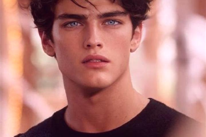 Quinn, 21, a auburn blue-eyed mediterranean companion based in Juchitan. Offering Tantra, Dinner Date, Domination. Available for incall and outcall, overnigh...