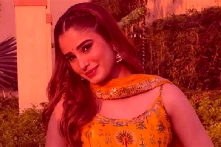 Quinn, 21 — Escort in Tandoni, India