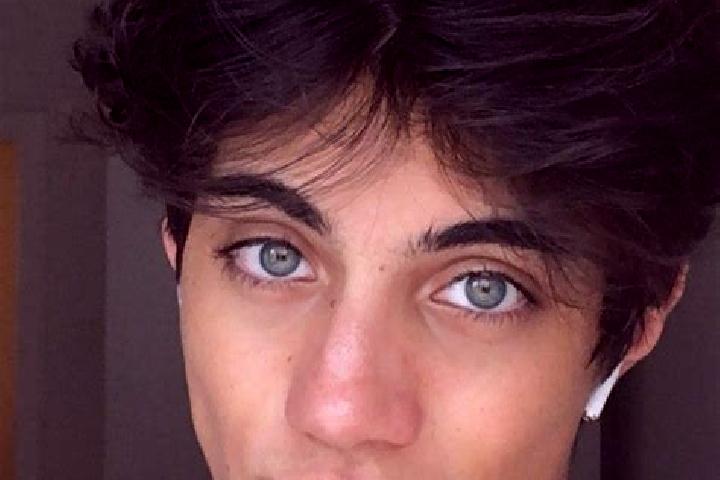 Quinn, 22, a chestnut grey-eyed caucasian companion based in Cepan. Offering Domination, Striptease, A-Level, Erotic Massage, Couples. Available for incall a...