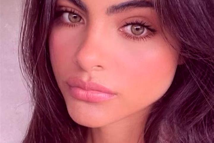 Quinn, 23, a brunette grey-eyed middle eastern companion based in Mesa de los Leones. Offering OWO, 69, Prostate Massage, Duos. Available for incall and outc...