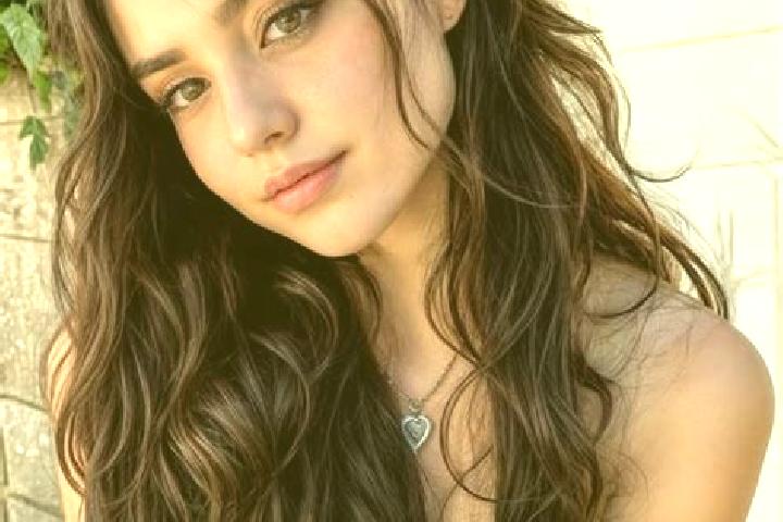 Quinn, 23, a dark blonde hazel-eyed latina companion based in Los Navalucillos. Offering OWO, GFE. Available for incall and outcall, overnight bookings avail...
