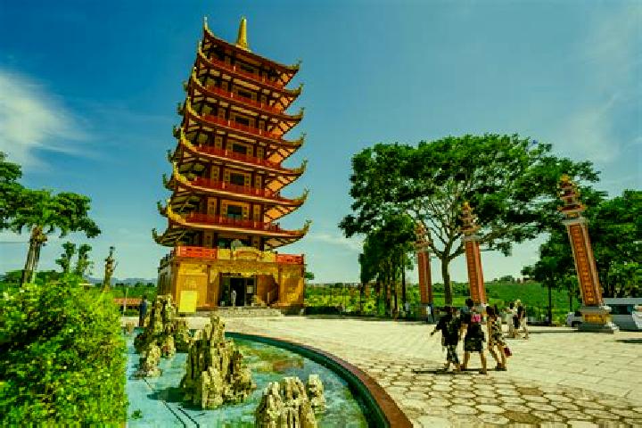 Quinn, 23 — Escort in Bao Loc, Vietnam