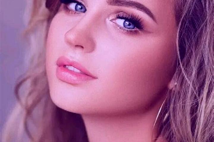 Quinn, 24, a dark blonde blue-eyed mediterranean companion based in Piggott. Offering Striptease, Tantra, Couples. Available for incall and outcall, overnigh...