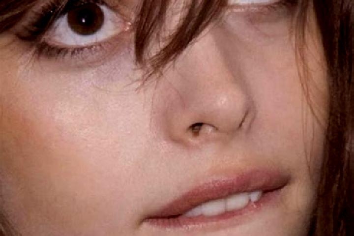 Quinn, 25, a chestnut dark-eyed indian companion based in Sunshine Bay. Offering Striptease, A-Level, Dinner Date, Deep French Kissing, BDSM. Available for i...