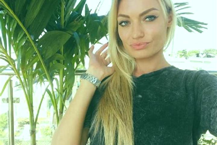 Quinn, 25, a dark blonde amber-eyed caribbean companion based in Taperakan. Offering Domination, Erotic Massage, GFE, Striptease. Available for incall and ou...