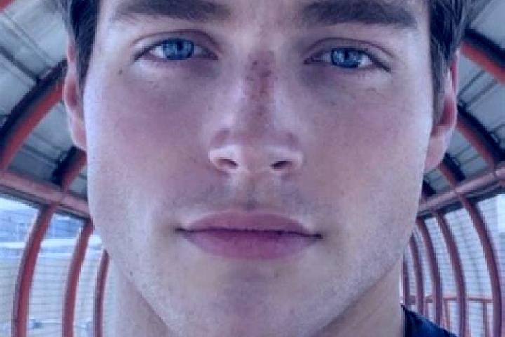 Quinn, 26, a brunette grey-eyed mixed companion based in Utarapasar. Offering A-Level, OWO, CIM. Available for incall and outcall, day and evening dates.