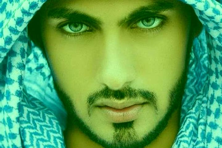 Quinn, 26, a red blue-eyed middle eastern companion based in Elwood. Offering GFE, Deep French Kissing, Overnight, Massage, OWO. Available for incall and out...