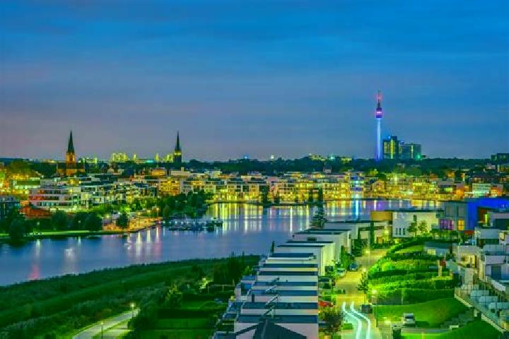 Quinn, 26 — Escort in Holzen, Germany