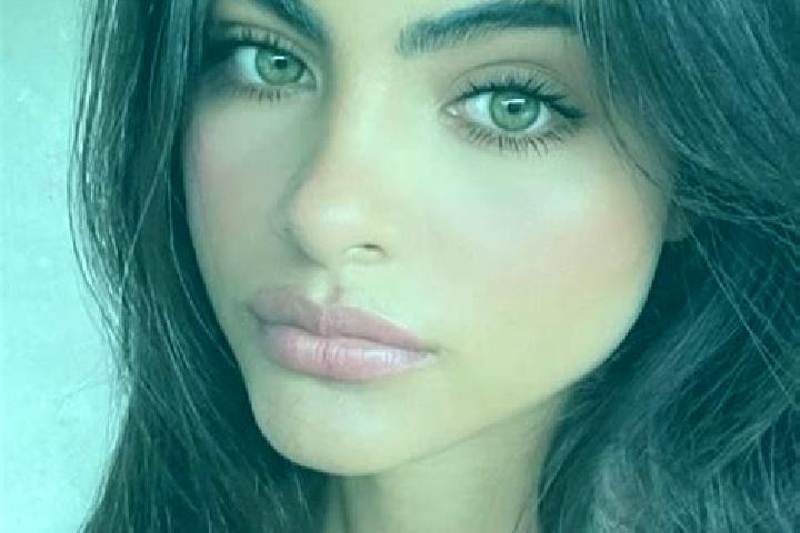 Quinn, 27, a brunette brown-eyed european companion based in Marillac-le-Franc. Offering Erotic Massage, GFE, Girlfriend Experience. Available for incall and...