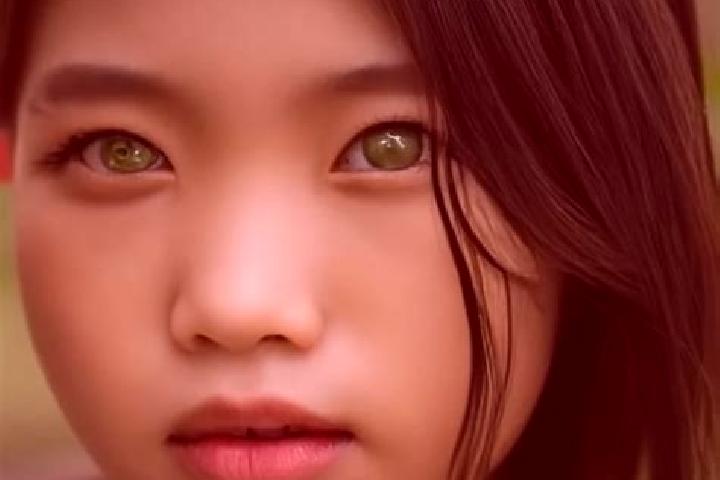 Quinn, 27, a red green-eyed asian companion based in Pias. Offering Dinner Date, Duos, CIM. Available for incall and outcall, day and evening dates.