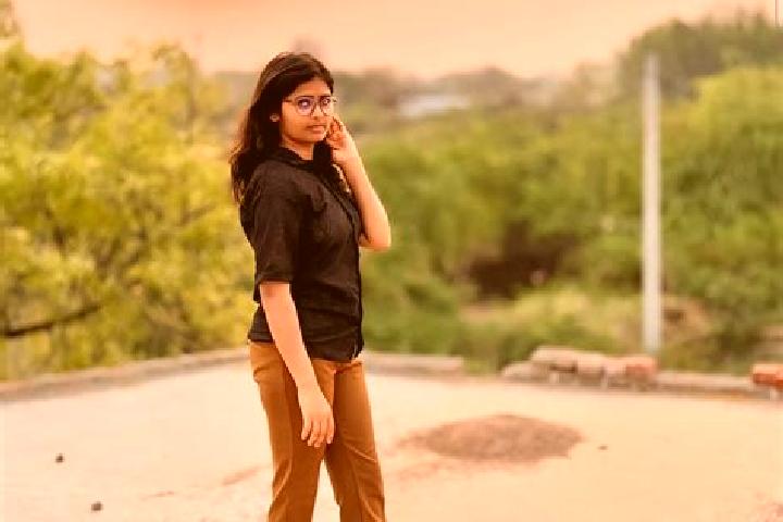 Quinn, 28 — Escort in Maudaha, India