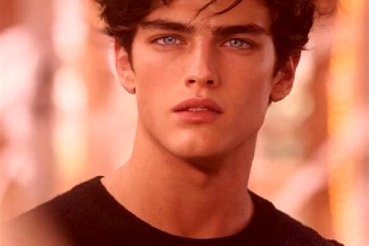 Quinn, 30, a auburn blue-eyed mediterranean companion based in Pozo de Gamboa. Offering Girlfriend Experience, OWO, 69, Prostate Massage. Available for incal...