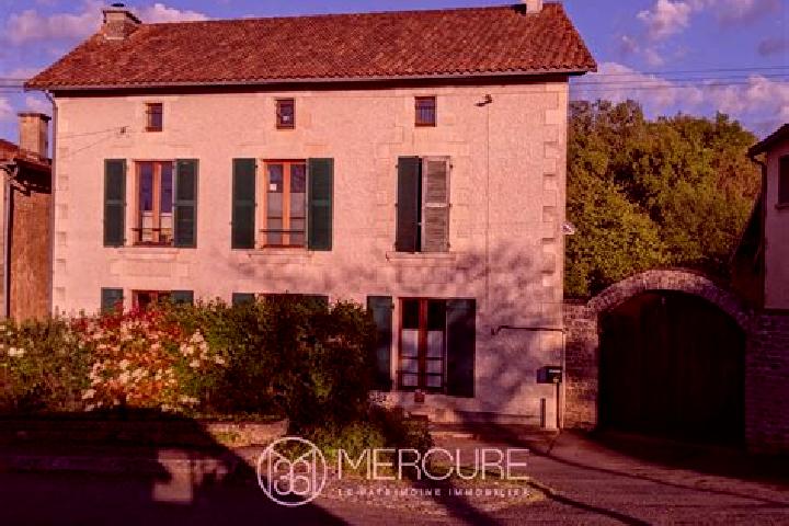 Quinn, 30 — Escort in Iteuil, France