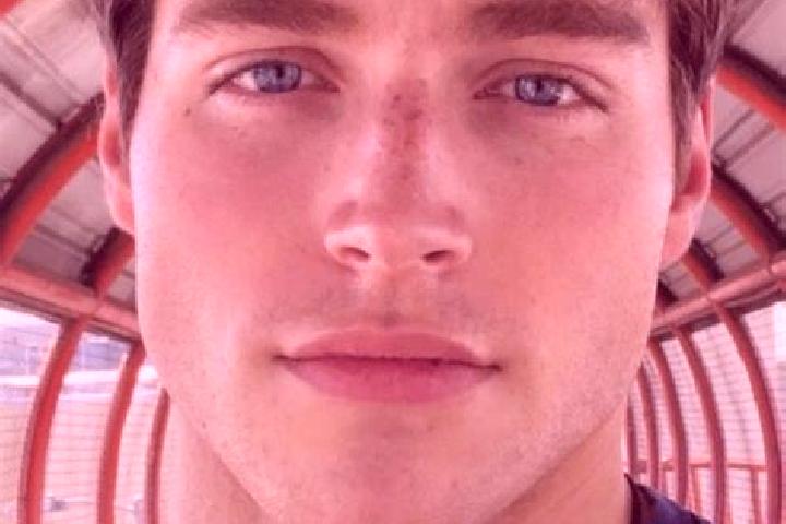 Quinn, 31, a red grey-eyed mediterranean companion based in Holasovice. Offering Deep French Kissing, Duos, BDSM. Available for incall and outcall, overnight...