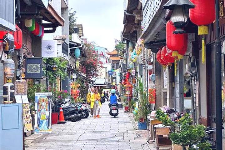 Quinn, 31 — Escort in Shennong, China