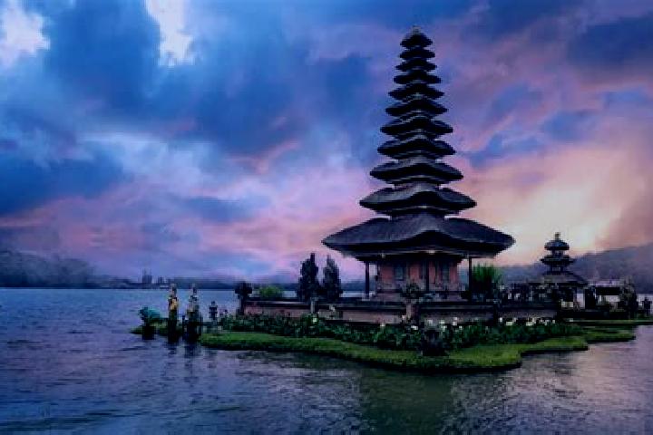 Quinn, 31 — Escort in Sukasada, Indonesia