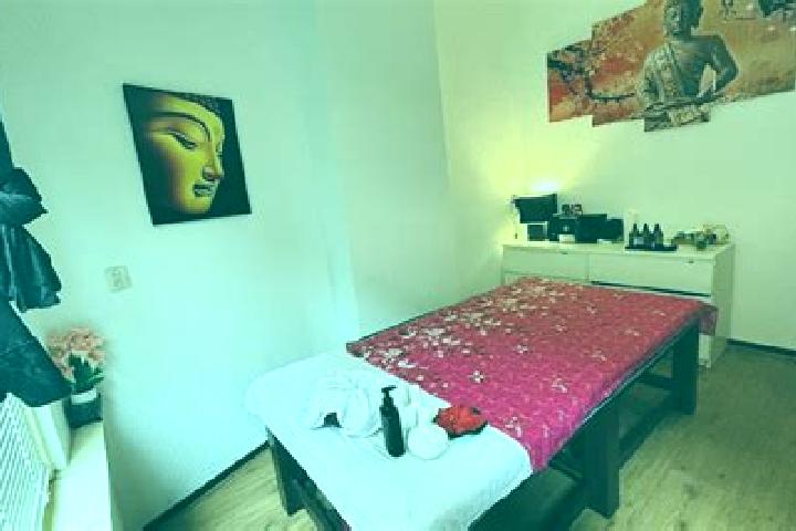 Quinn, 32, a chestnut dark-eyed caribbean companion based in Overijse. Offering Massage, Couples, Tantra, Duos. Available for incall and outcall, overnight b...