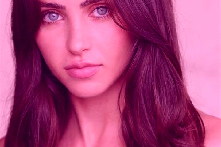 Quinn, 33, a brunette dark-eyed mixed companion based in Meano. Offering Duos, Dinner Date, Tantra. Available for incall and outcall, day and evening dates.