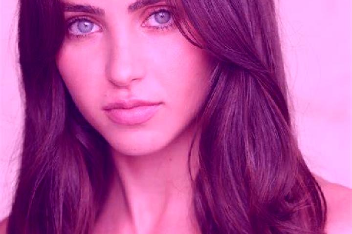 Quinn, 33, a chestnut dark-eyed latina companion based in Mionnay. Offering Tantra, Striptease. Available for incall and outcall, overnight bookings available.