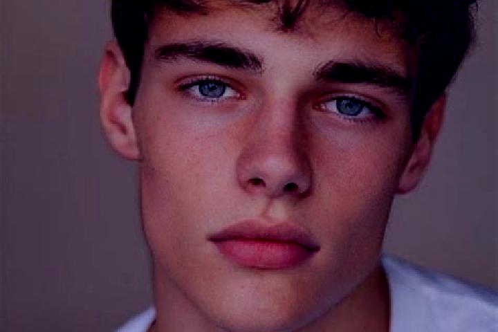 Quinn, 34, a black grey-eyed caucasian companion based in Belen. Offering OWO, Couples, Roleplay, Duos, Deep French Kissing. Available for incall and outcall...