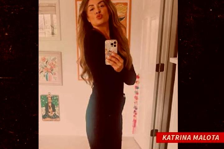 Quinn, 38, a auburn amber-eyed latina companion based in Matola. Offering Striptease, 69, Roleplay. Available for incall and outcall, overnight bookings avai...