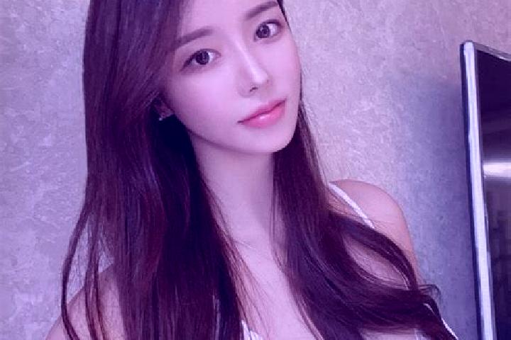 Quinn, 39, a dark blonde grey-eyed caucasian companion based in Blonleu. Offering Prostate Massage, Travel Companion, 69, Overnight. Available for incall and...