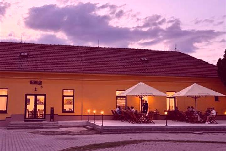 Quinn, 39 — Escort in Kolarovo, Slovakia