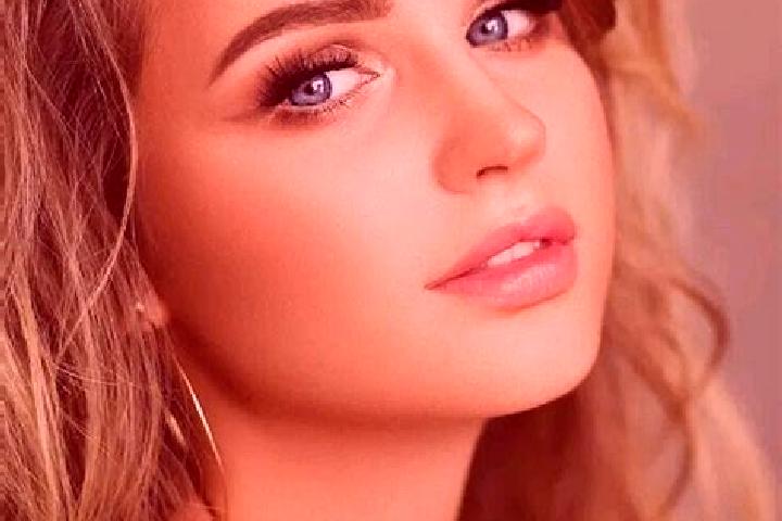 Riley, 20, a dark blonde blue-eyed mediterranean companion based in Sumberrejo. Offering Erotic Massage, Striptease, Roleplay, Girlfriend Experience. Availab...