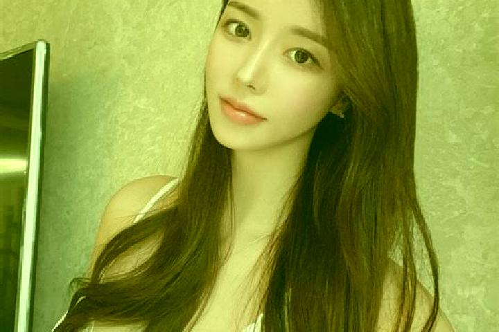 Riley, 20 — Escort in Songshu, China