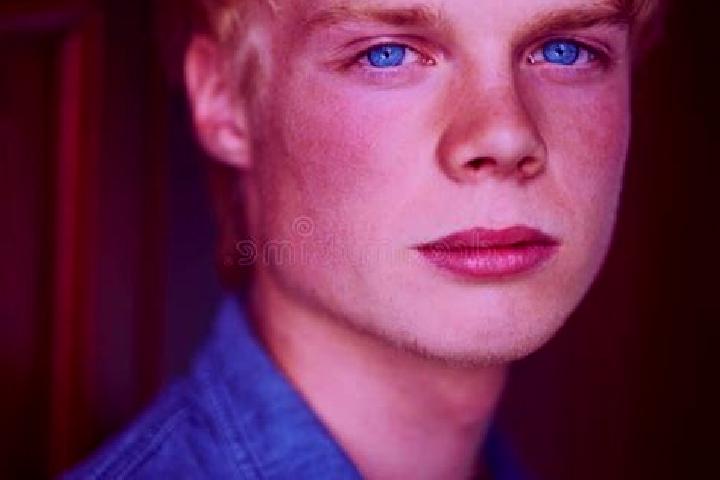 Riley, 21, a blonde blue-eyed ebony companion based in West Alexandria. Offering OWO, Couples, Roleplay, Dinner Date, Deep French Kissing. Available for inca...