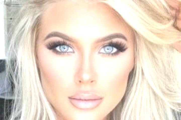 Riley, 21, a platinum blonde blue-eyed european companion based in Indein. Offering Striptease, Dinner Date, Tantra, Overnight. Available for incall and outc...