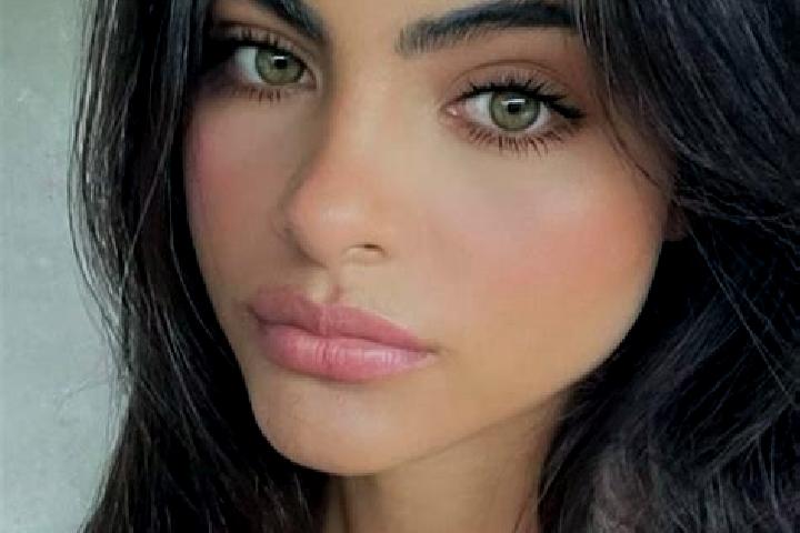 Riley, 22, a brunette green-eyed middle eastern companion based in Speluzzi. Offering Massage, CIM, Erotic Massage, GFE. Available for incall and outcall, ov...