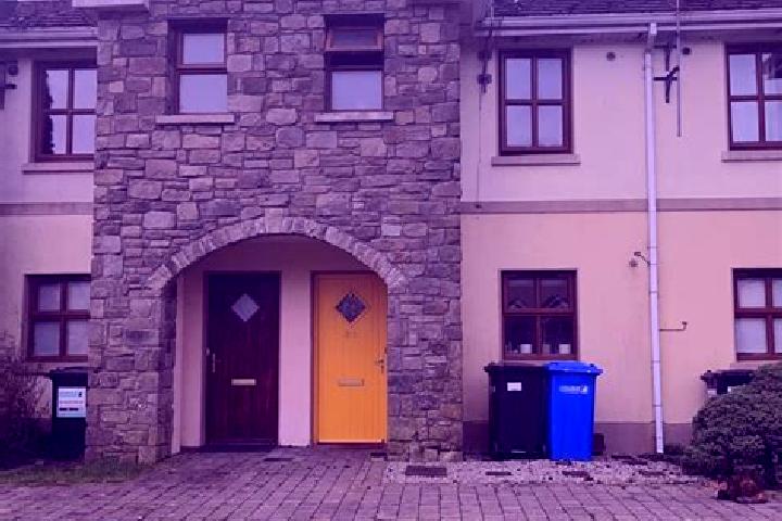 Riley, 22 — Escort in Newtownforbes, Ireland