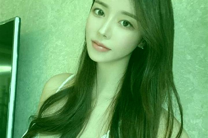 Riley, 22 — Escort in Zouzhuang, China